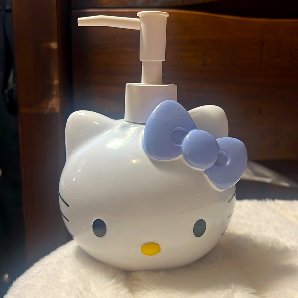 Hello Kitty soap dispenser new